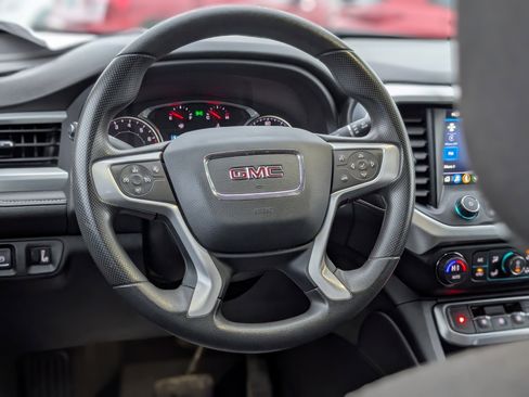 Used 2021 GMC Acadia SLE image 15