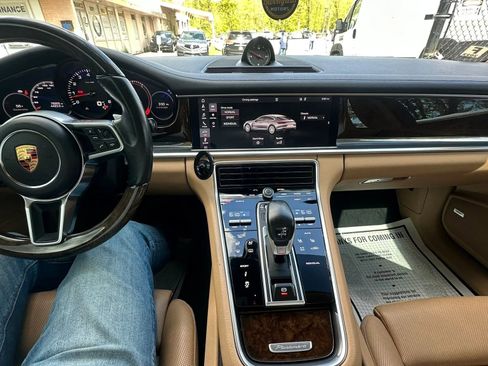 Used 2018 Porsche Panamera 4 AWD/4WD image 17