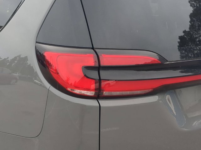 Used 2025 Chrysler Pacifica Limited FWD image 17