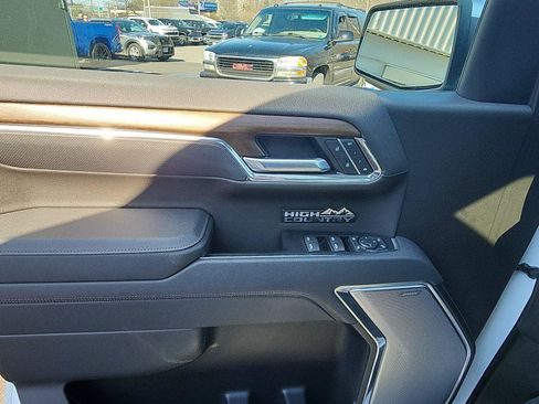 Used 2025 Chevrolet Silverado 1500 High Country w/ Technology Package image 18