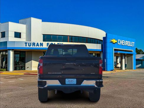 Used 2024 Chevrolet Silverado 2500 LTZ w/ LTZ Convenience Package image 4