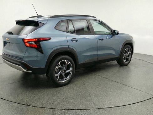 Used 2025 Chevrolet Trax LT w/ LT Convenience Package FWD image 9