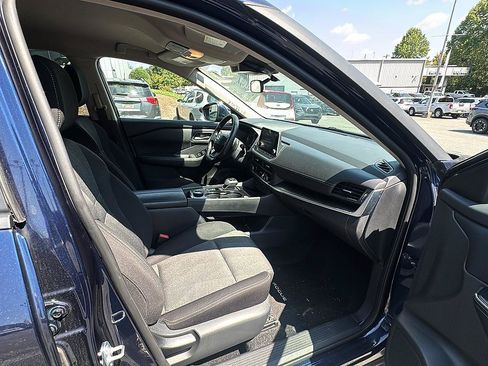 Certified 2025 Nissan Rogue SV AWD/4WD image 30