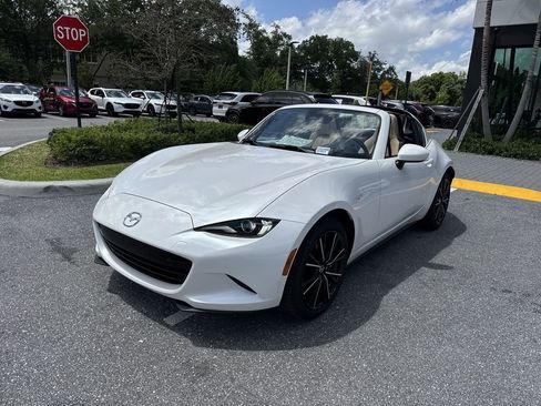 New 2026 MAZDA MX-5 Miata RF Grand Touring RWD image 9