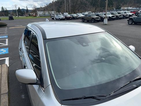 Used 2019 Nissan Rogue S FWD image 3