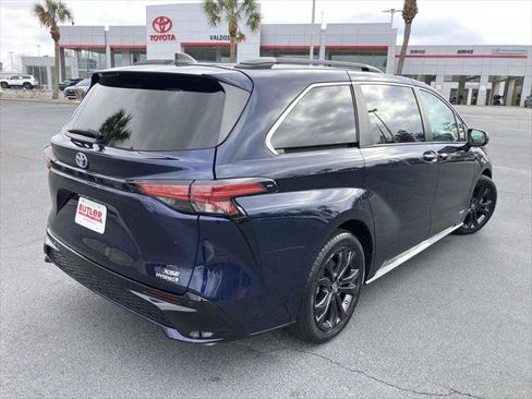 Certified 2021 Toyota Sienna XSE w/ XSE Plus Package image 5