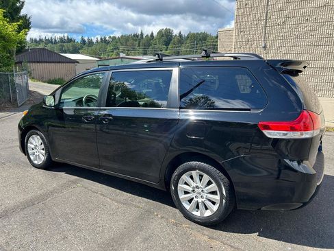 Used 2014 Toyota Sienna XLE AWD/4WD image 7