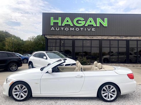 Used 2011 BMW 328i Convertible image 1