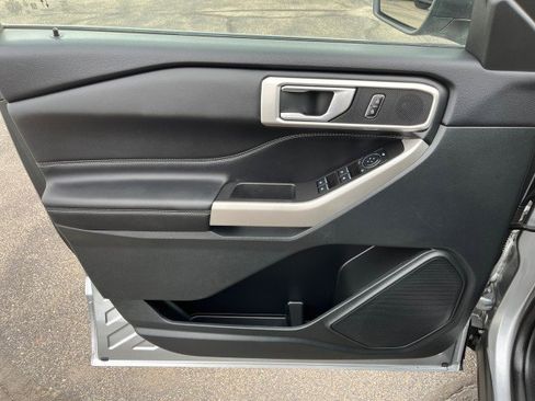 Used 2023 Ford Explorer XLT w/ Equipment Group 202A image 13