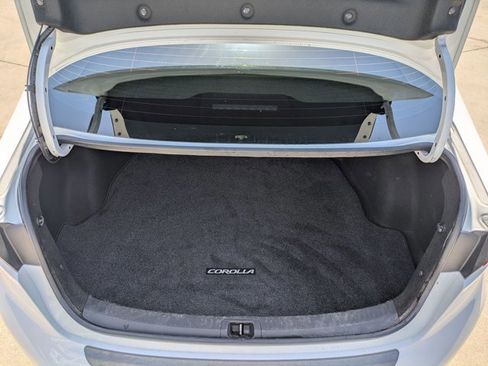 Used 2020 Toyota Corolla LE w/ Carpet Mat Package (TMS) FWD image 6