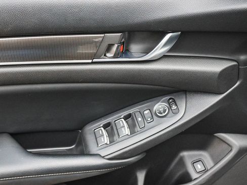 Used 2018 Honda Accord Sport image 30