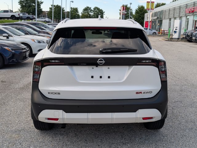 Used 2025 Nissan Kicks SR w/ SR Premium Package AWD/4WD image 4