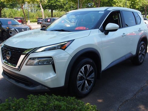 Used 2023 Nissan Rogue SV FWD image 3