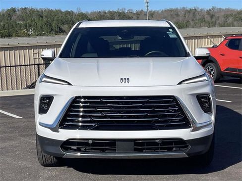 Used 2025 Buick Enclave Preferred image 8