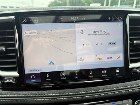 New 2027 Chrysler Pacifica Limited FWD image 12
