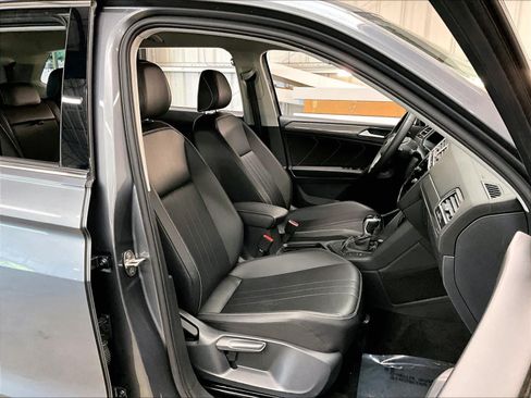 Used 2024 Volkswagen Tiguan SE FWD image 10