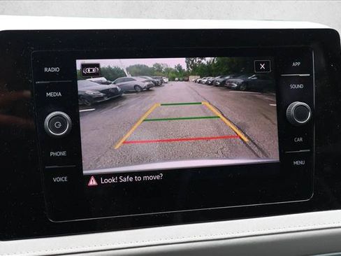 Used 2025 Volkswagen Taos SE FWD image 15