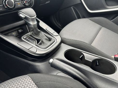 Used 2025 Kia Soul LX w/ LX Technology Package FWD image 40