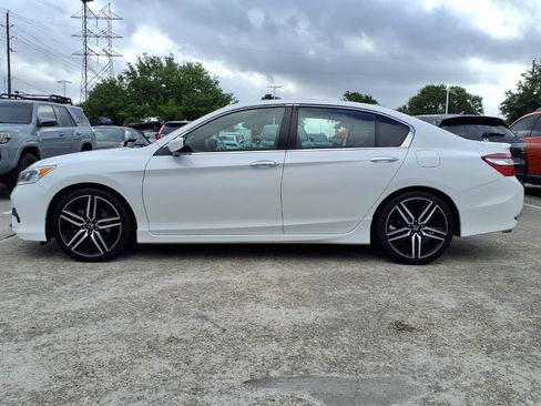 Used 2017 Honda Accord Sport image 23