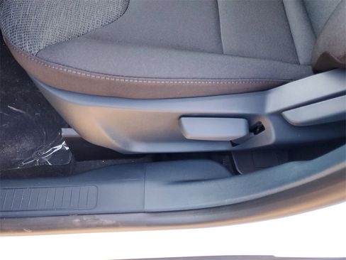 New 2025 Ford Maverick XL w/ Equipment Group 102A image 9