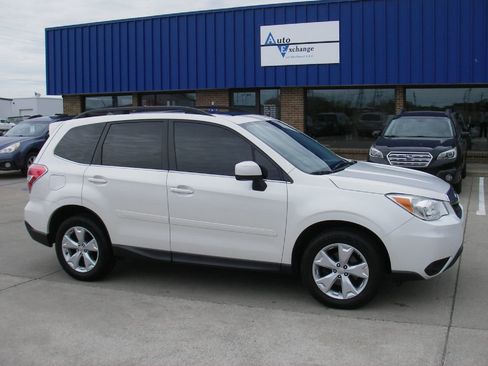 Used 2015 Subaru Forester 2.5i Limited AWD/4WD image 2
