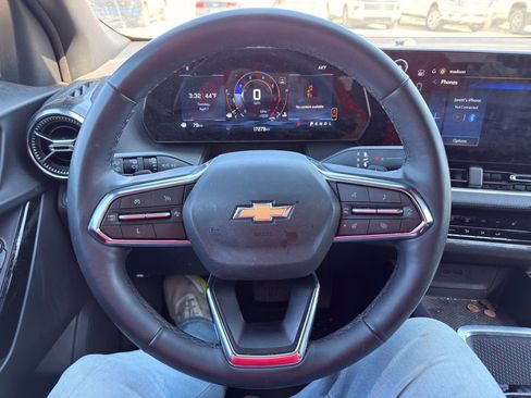 Used 2025 Chevrolet Equinox LT w/ Safety and Technology Package image 15