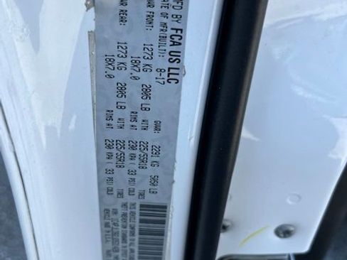 Used 2018 Jeep Cherokee Limited image 30