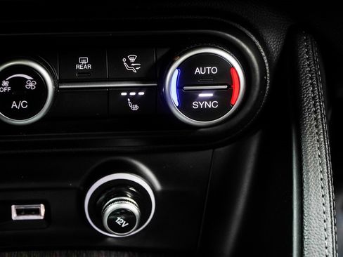 Used 2023 Alfa Romeo Stelvio Ti image 24