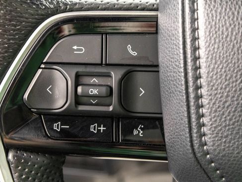 Used 2022 Toyota Tundra Platinum w/ Advanced Package AWD/4WD image 19