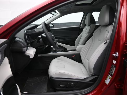 New 2025 Hyundai Elantra Limited image 26