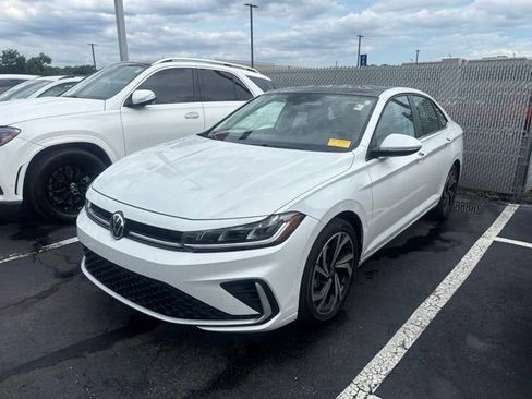 Used 2025 Volkswagen Jetta SEL FWD image 1