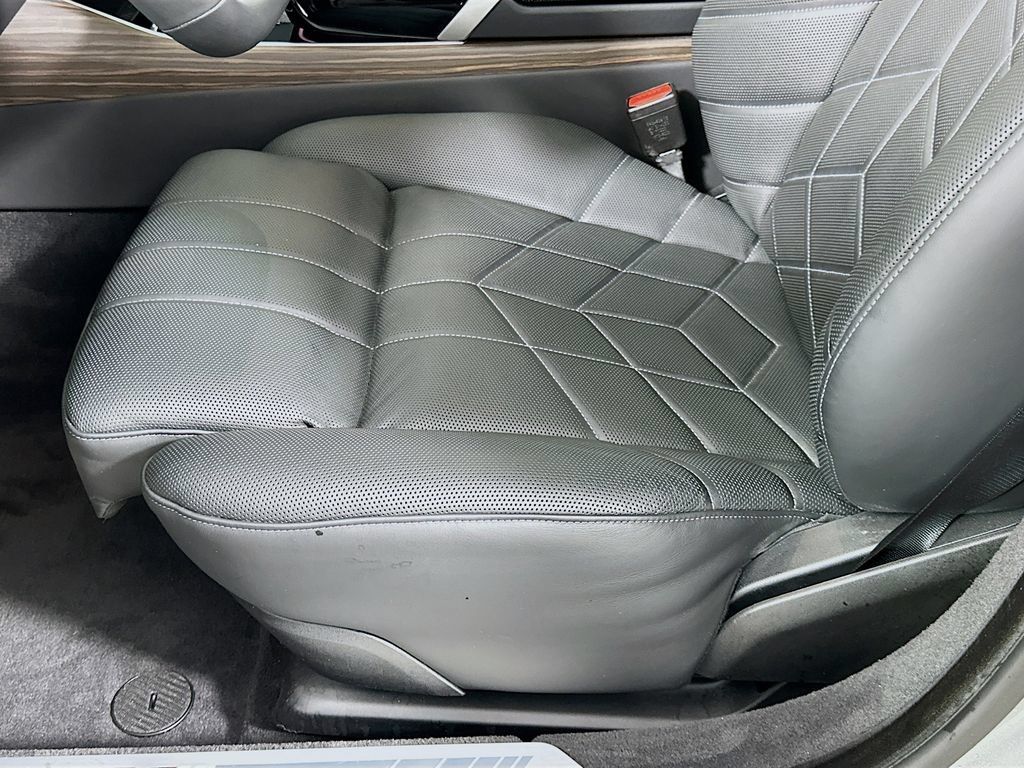 Certified 2023 BMW 740i RWD image 20