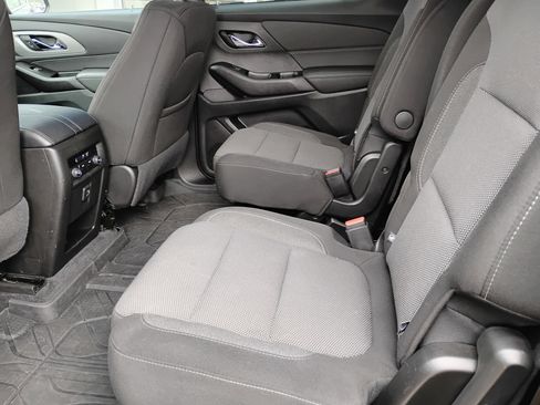 Used 2023 Chevrolet Traverse LT image 17