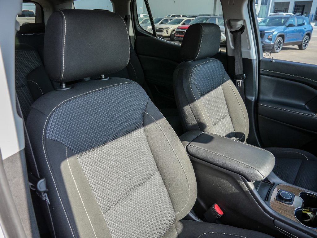 Used 2023 GMC Acadia SLE w/ LPO, Floor Liner Package FWD image 17
