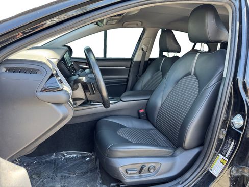Used 2022 Toyota Camry SE FWD image 9