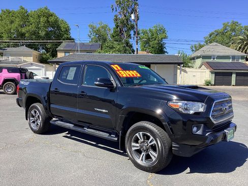 Used 2017 Toyota Tacoma TRD Sport w/ Premium & Technology Package AWD/4WD image 1