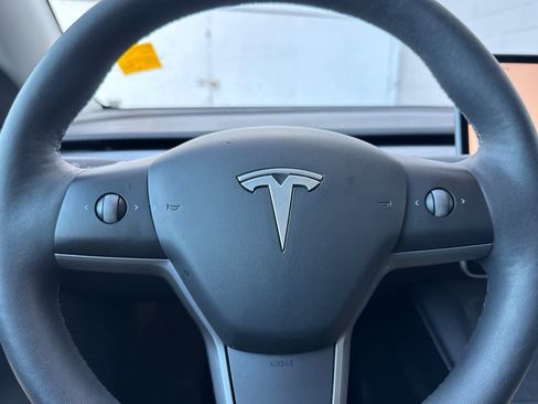 Used 2024 Tesla Model Y 2WD image 25