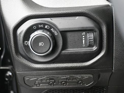Used 2025 Jeep Wrangler Unlimited Sport AWD/4WD image 15