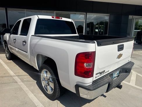 Used 2011 Chevrolet Silverado 1500 LT w/ Regional Value Package RWD image 3