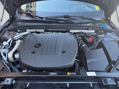 Used 2023 Volvo V60 B5 Cross Country Ultimate w/ Climate Package image 19