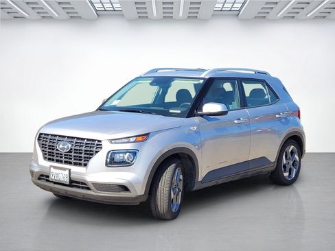 Certified 2025 Hyundai Venue SEL FWD image 15