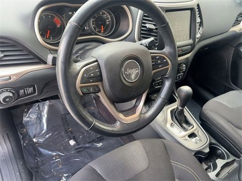 Used 2016 Jeep Cherokee Latitude w/ Cold Weather Group image 11