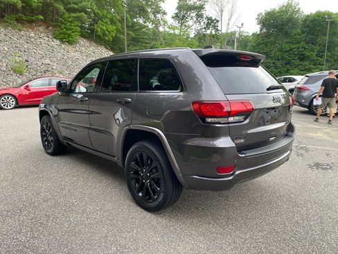 Used 2021 Jeep Grand Cherokee Laredo X AWD/4WD image 3