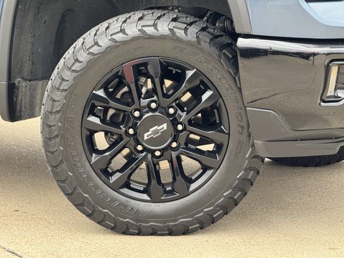 Used 2025 Chevrolet Silverado 2500 LTZ w/ LTZ Plus Package image 3