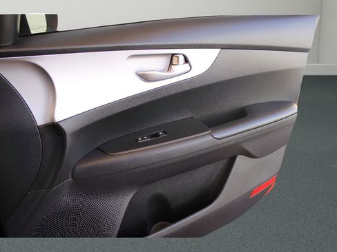 Used 2023 Kia Forte LXS image 31