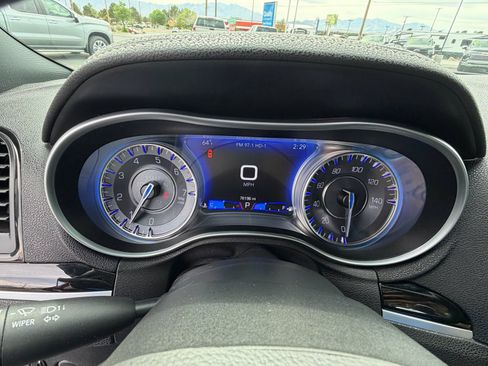 Used 2022 Chrysler 300 S w/ Comfort Group RWD image 9