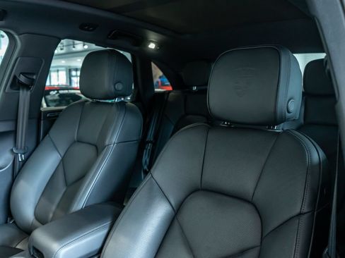Certified 2026 Porsche Macan AWD/4WD image 15