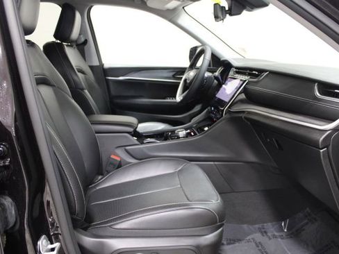 Used 2023 Jeep Grand Cherokee L Limited w/ Luxury Tech Group II AWD/4WD image 26