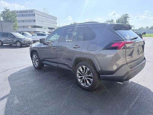 Used 2019 Toyota RAV4 XLE Premium w/ Advanced Technology Package FWD image 3