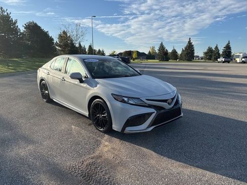 Used 2024 Toyota Camry XSE image 3